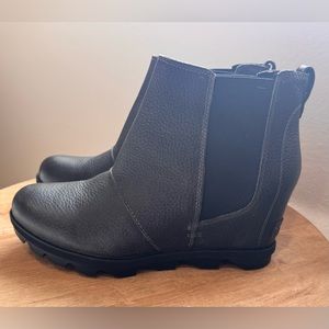 SOREL boots, Joan Of Artic, women’s size 12. Worn twice.